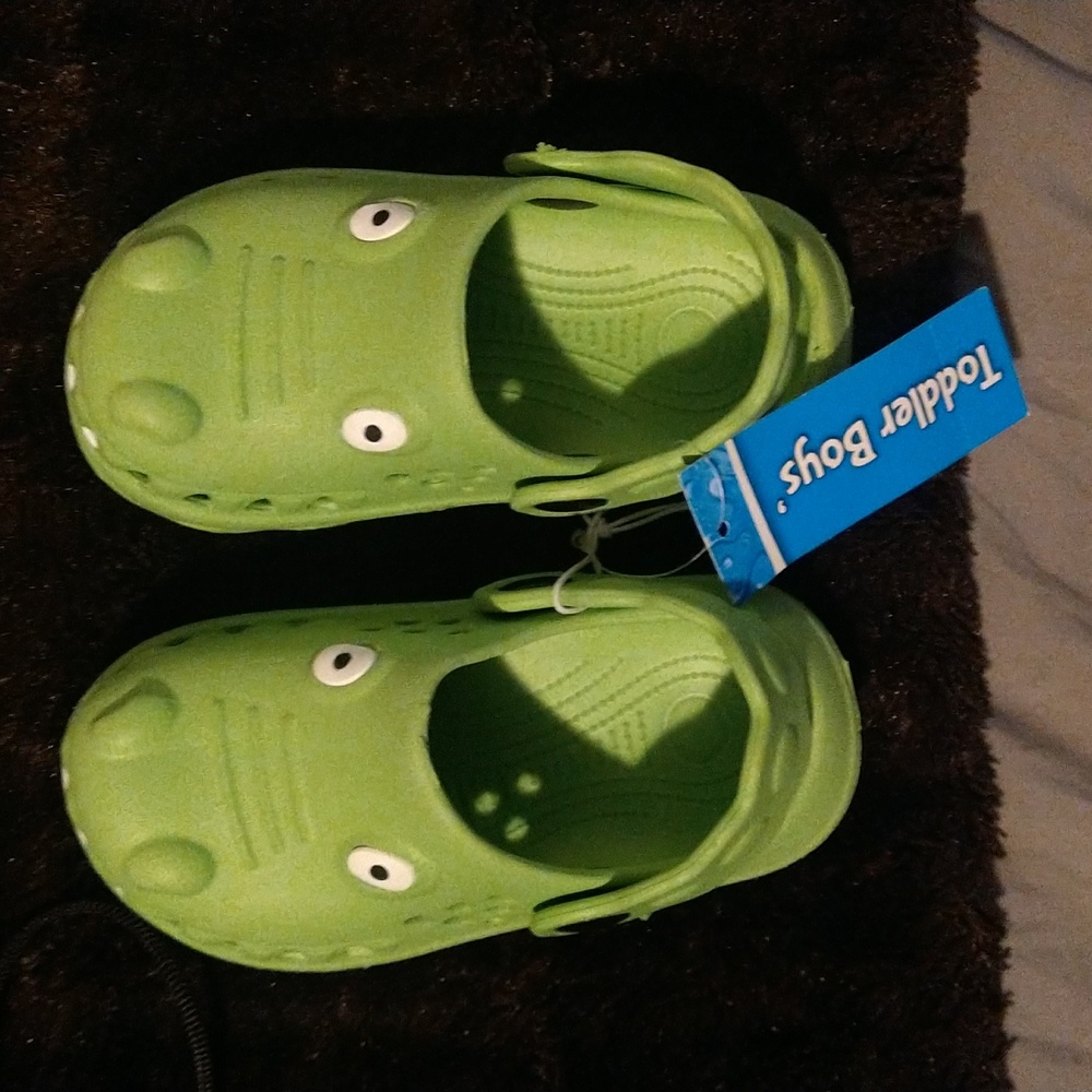 Boys 7/8 Crocs